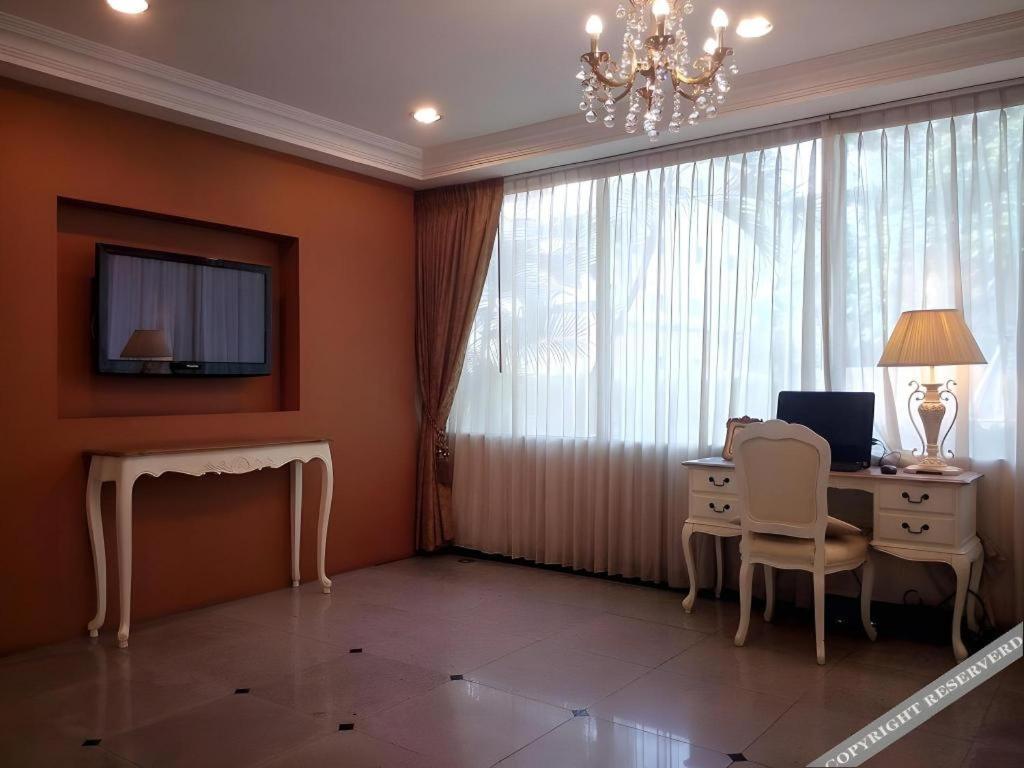 Romance Hotel Srinakarin Bangkok Buitenkant foto