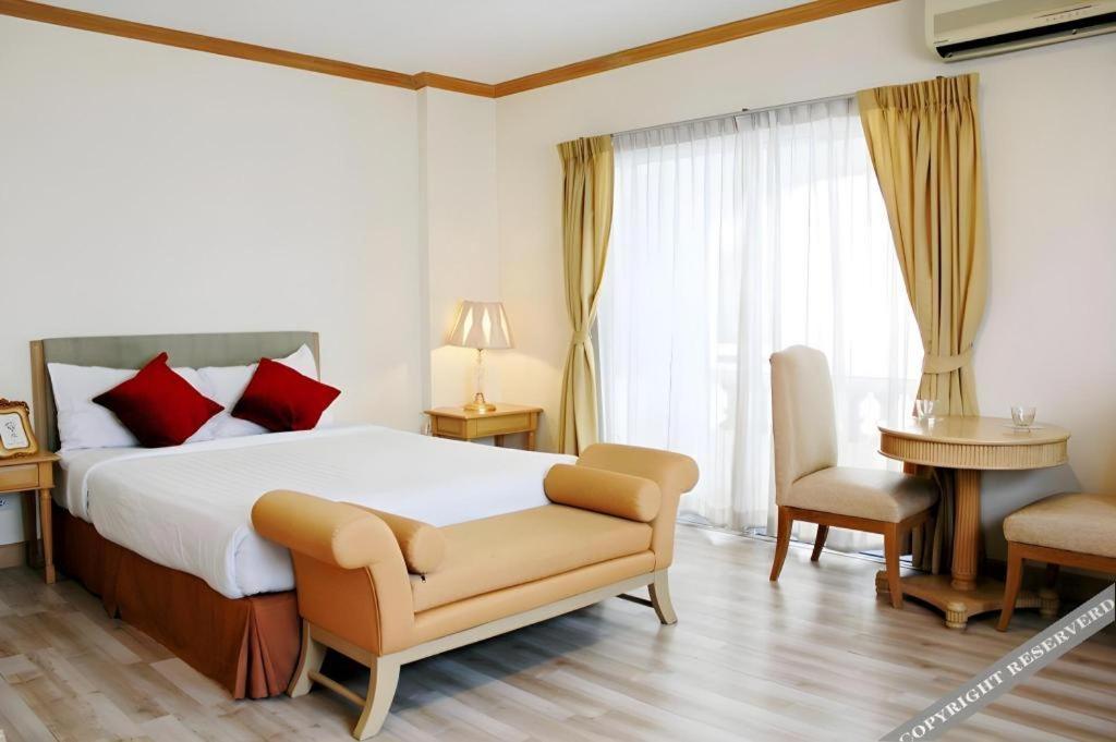 Romance Hotel Srinakarin Bangkok Buitenkant foto