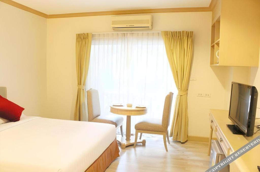 Romance Hotel Srinakarin Bangkok Buitenkant foto