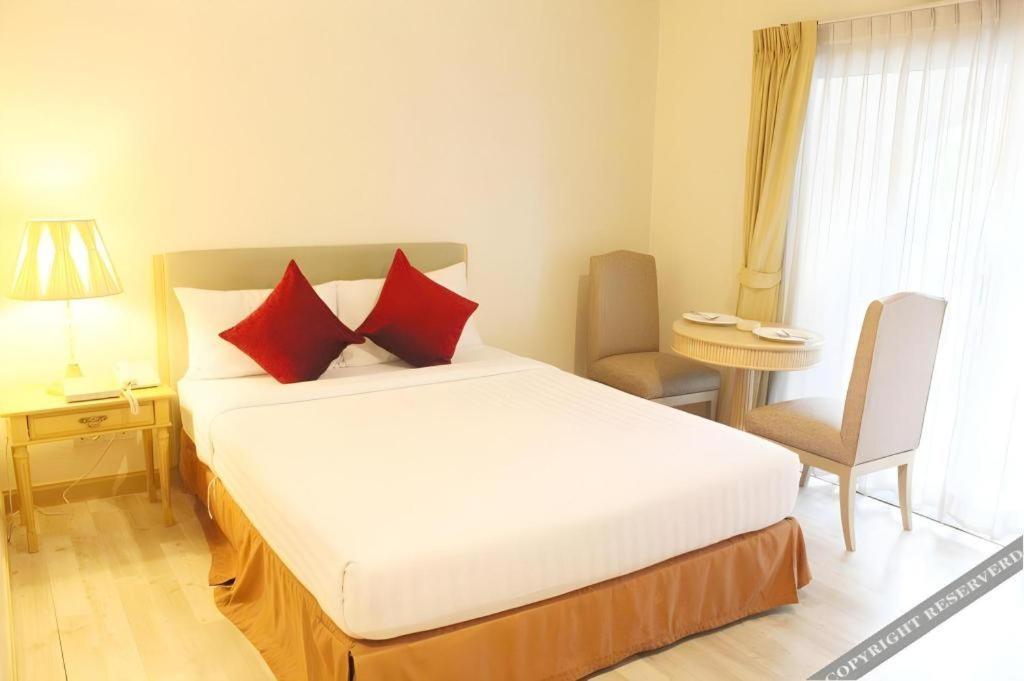 Romance Hotel Srinakarin Bangkok Buitenkant foto