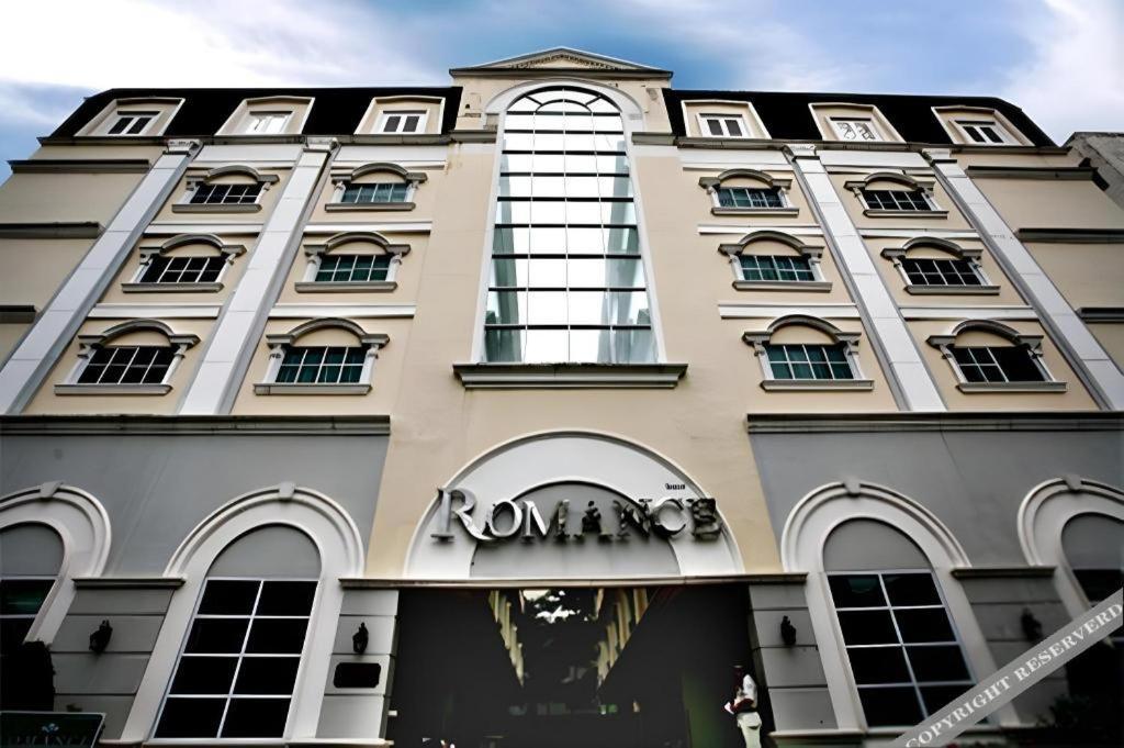 Romance Hotel Srinakarin Bangkok Buitenkant foto
