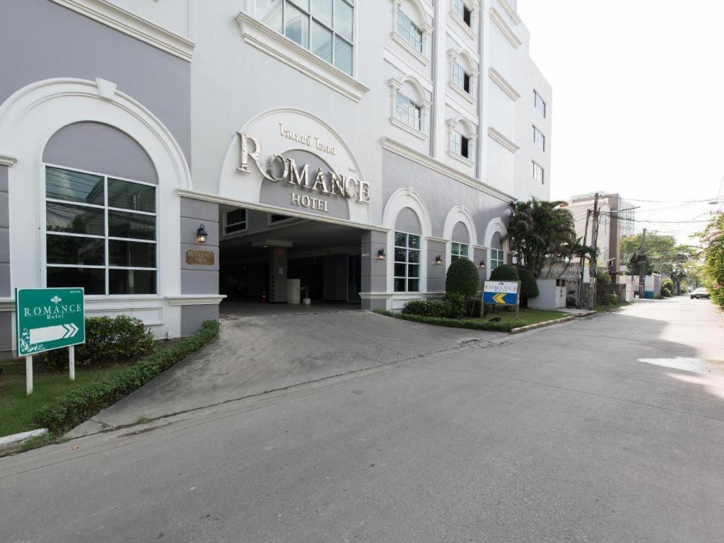 Romance Hotel Srinakarin Bangkok Buitenkant foto