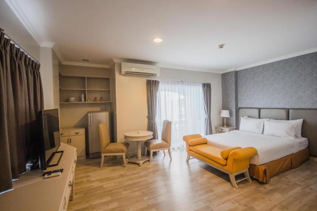 Romance Hotel Srinakarin Bangkok Buitenkant foto