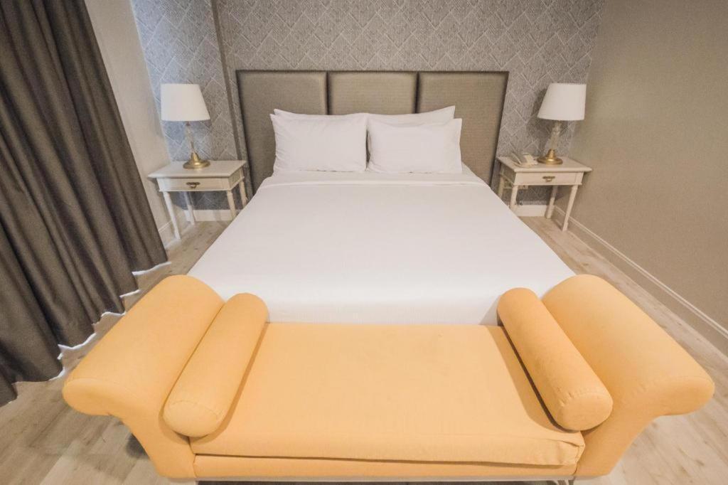 Romance Hotel Srinakarin Bangkok Buitenkant foto